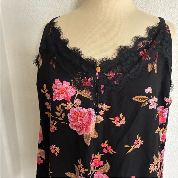 Torrid tank - Picture 2 of 4